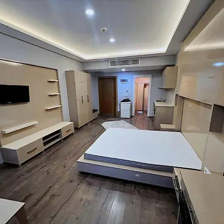 6 Hotel *