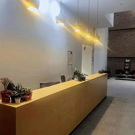 Hotel 6